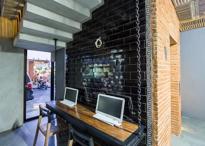 H オステル バリ * クタ